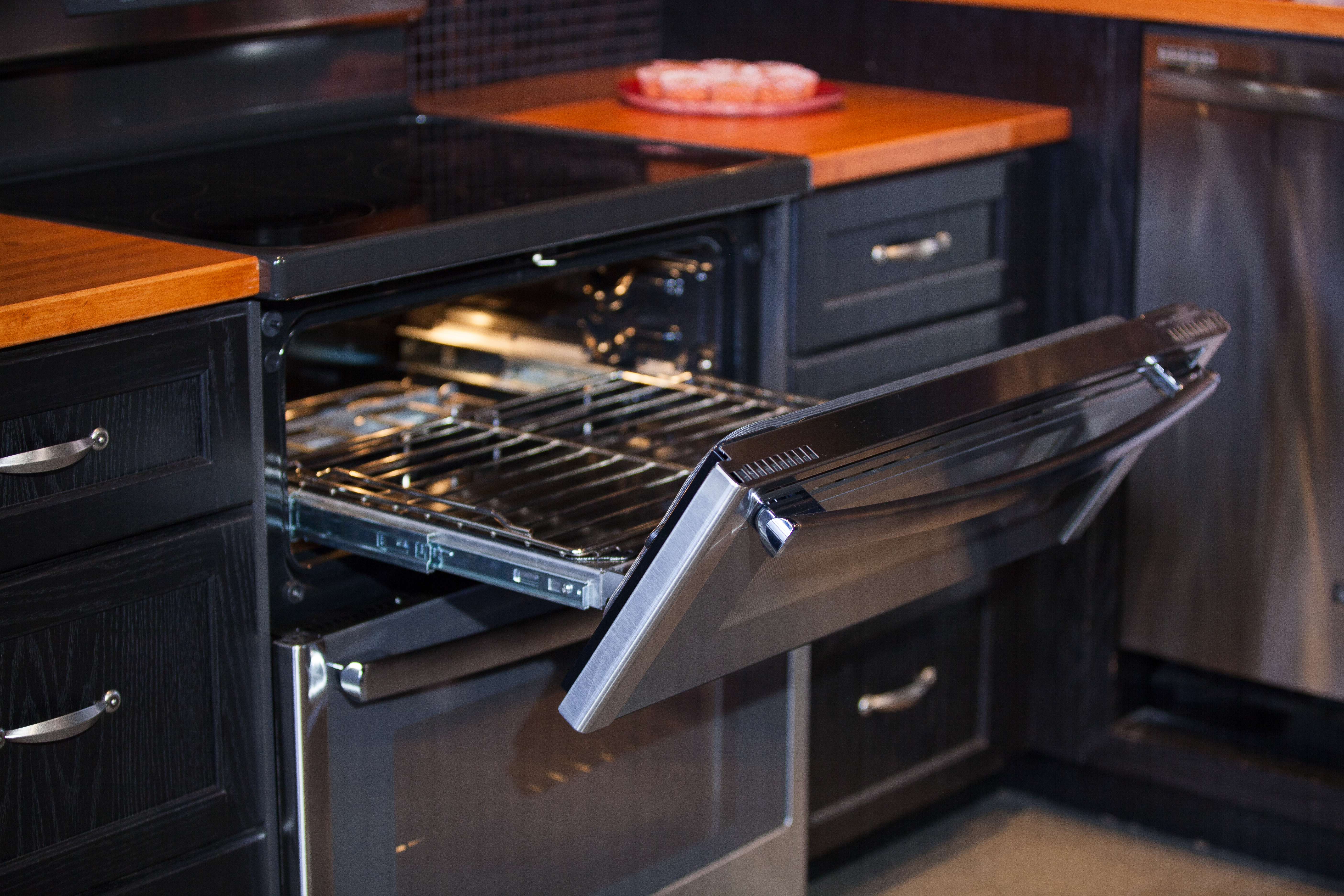 Open Sesame Ge Appliances Latest Oven Door Works Like A Drawer