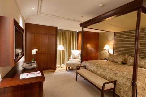 Hotel Adlon Kempinski has reduced its energy consumption by 80 percent following the replacement of halogen lighting with LED lamps in 382 hotel guest rooms.
