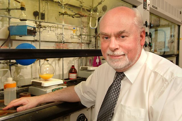 Stoddart in his UCLA laboratory