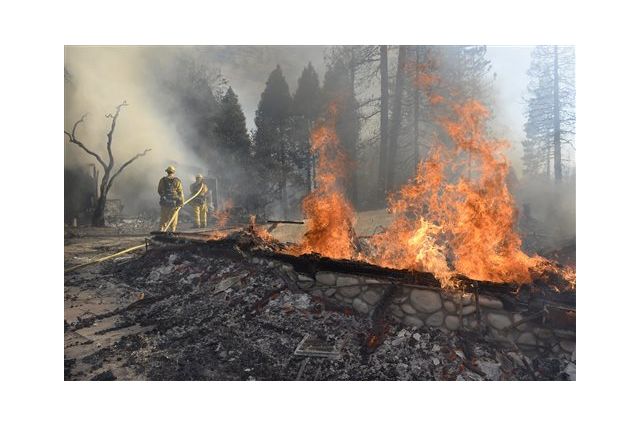 Fighting California wildfire