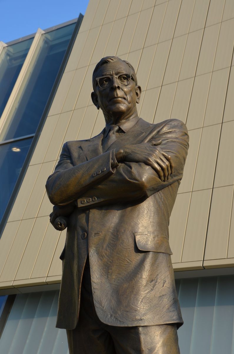 UCLA statue of Coach John Wooden