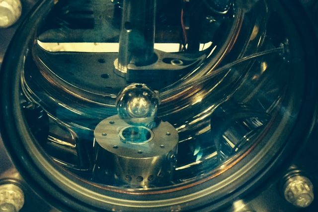 Vacuum chamber and aluminum sphere
