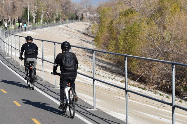 The L.A. River greenway provides diverse users multiple opportunities for recreation. Bike path along the Los Angeles River