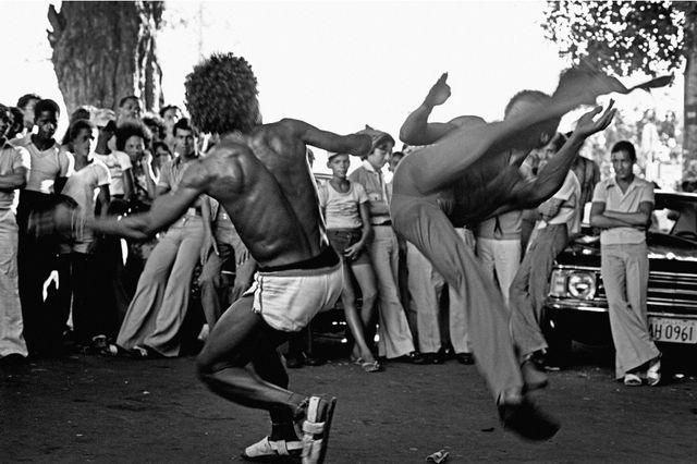 Dança da Capoeira II (The Dance of Capoeira II), 1976. Photograph.