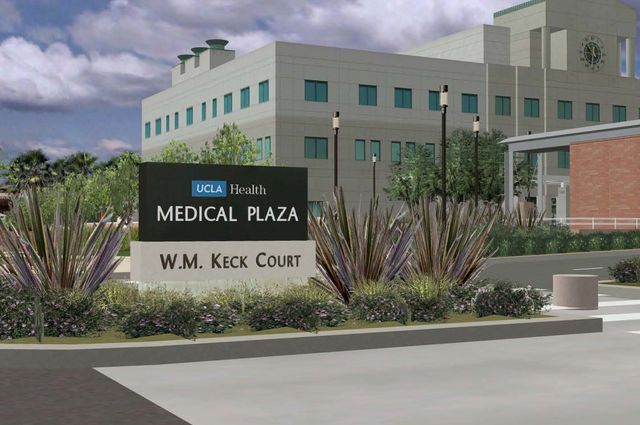 WM Keck Court at UCLA Medical Plaza