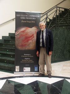 Lawrence Straus at homenaje hosted by the Sociedad de Amigos de las Cueves del Castillo in Puenta Viesgo, Cantabria Lawrence Straus at homenaje hosted by the Sociedad de Amigos de las Cueves del Castillo in Puenta viesgo, Cantabria