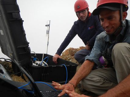 Researchers measured gas emissions from crater lake at Poás volcano in Costa Rica in an attempt to determine some of the precursors to major volcanic eruptions. Researchers study phreatic volcanoes