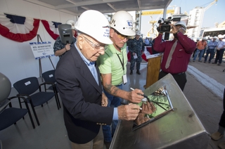 Keel authenticators – ship’s namesake Paul Ignatius, left, and Ingalls hull superintendent Bill Jones – sketch their initials on the keel plate to be affixed to the Arleigh Burke-class destroyer Paul Ignatius (DDG 117). Photo by Lance Davis/HII Paul Ignatius (DDG 117) Keel Authenticated