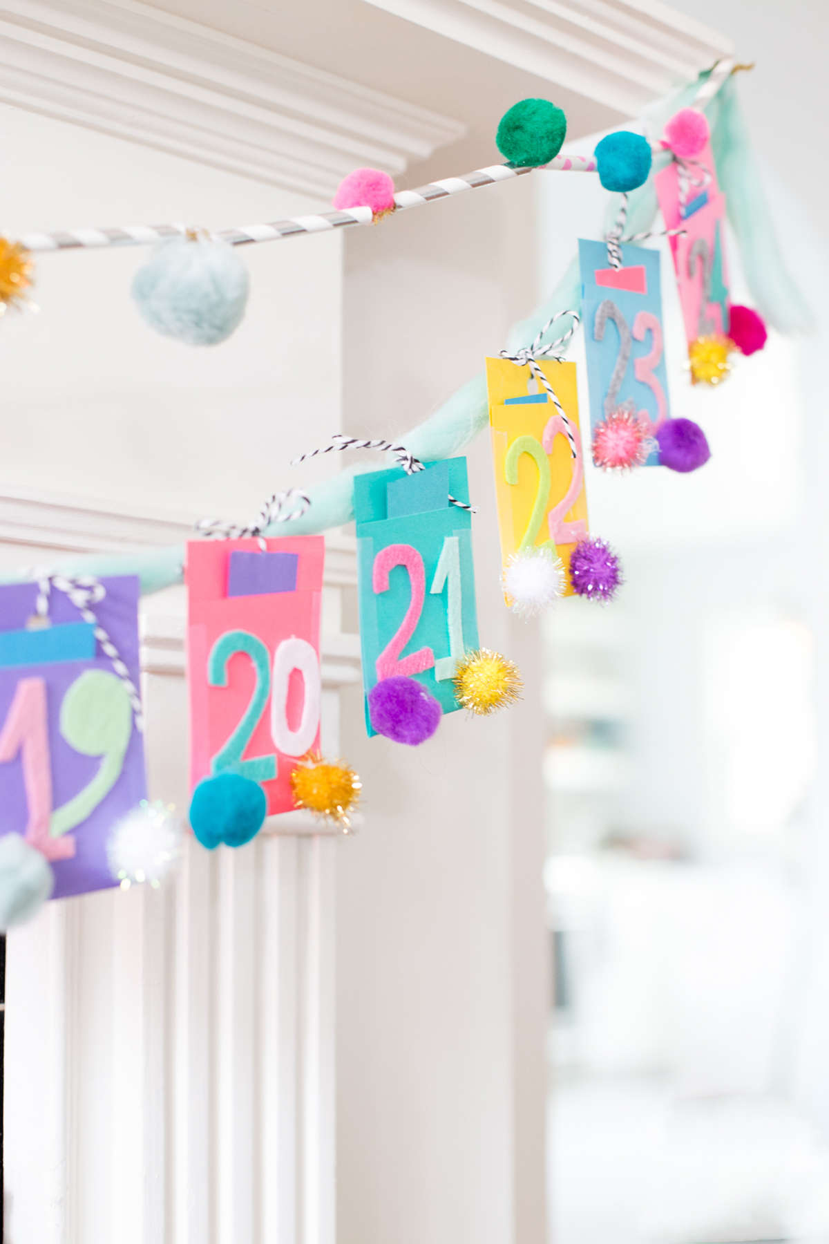 christmas-advent countdown - Lay Baby Lay - Astrobtrights - 07