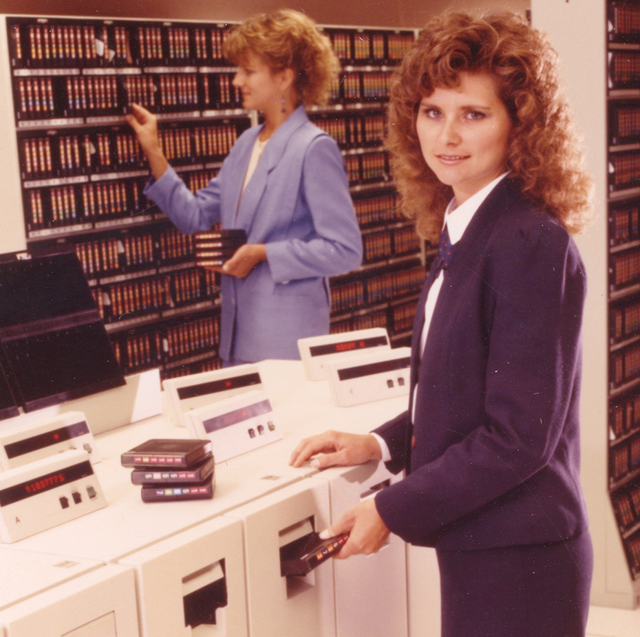 This photo is from the Cincinnati Gas & Electric files. Who are these women and where are they working? 20160518 8track_930
