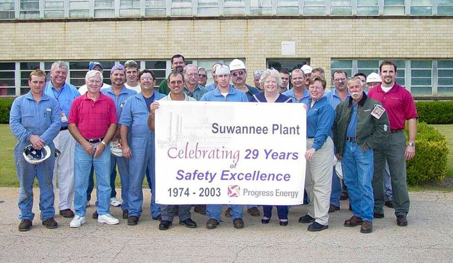 What are the names of the employees pictured who helped to reach such a great safety recognition? The photo is from Progress Energy (Florida Power) collection. 01_CanU_0922