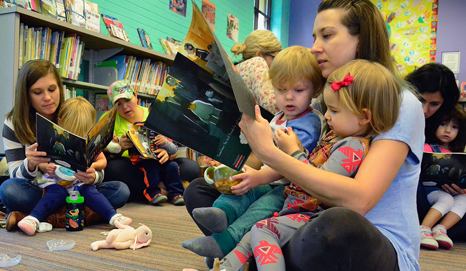Read Charlotte and the Charlotte-Mecklenburg (N.C.) Library committed to double third grade reading proficiency by 2025. In active reading workshops designed for families with children ages 2-5, adults learn how to have engaging conversations with their children using words, pictures and ideas found in kids’ picture books. 2018-0124-childhood-readingworkshop9