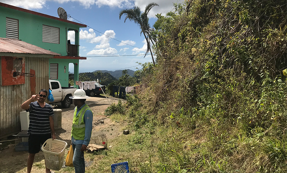 Carlos Salamo talks with a customer in Puerto Rico. 2018-0216-Mosier-Puerto-Rico-3