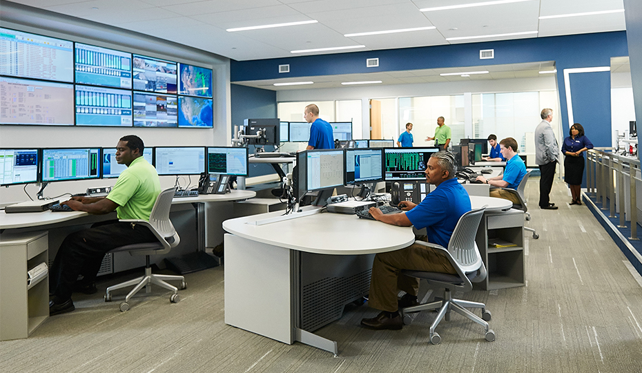 Renewable Control Center employees use technology and data to monitor and control more than 5,000 megawatts of energy across the United States. 2018-0514-Renewable-Control-Center_930_1