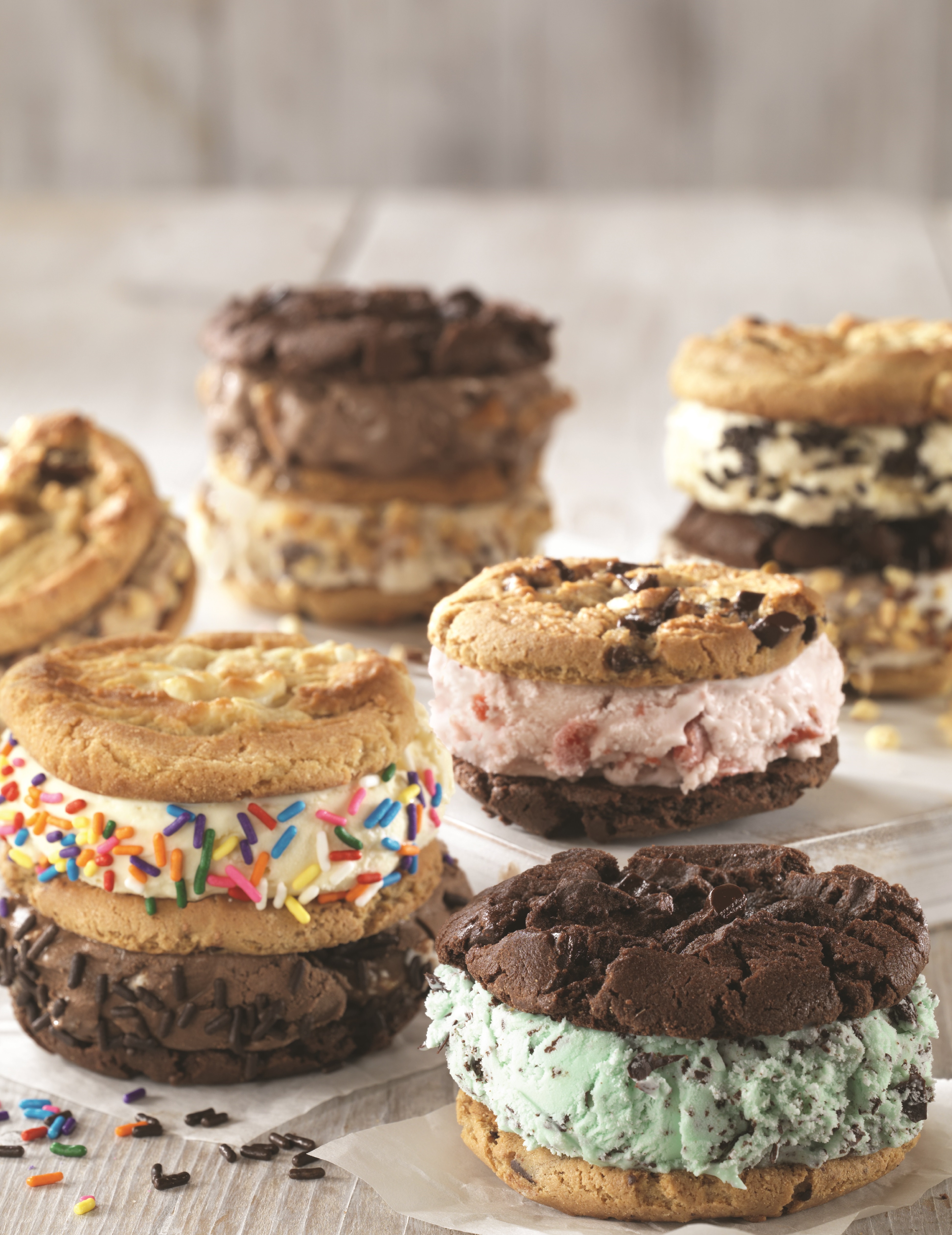 Baskin Robbins Brings Together Two Of America S Favorite Treats With New Warm Cookie Ice Cream Sandwiches And Sundaes Baskin Robbins