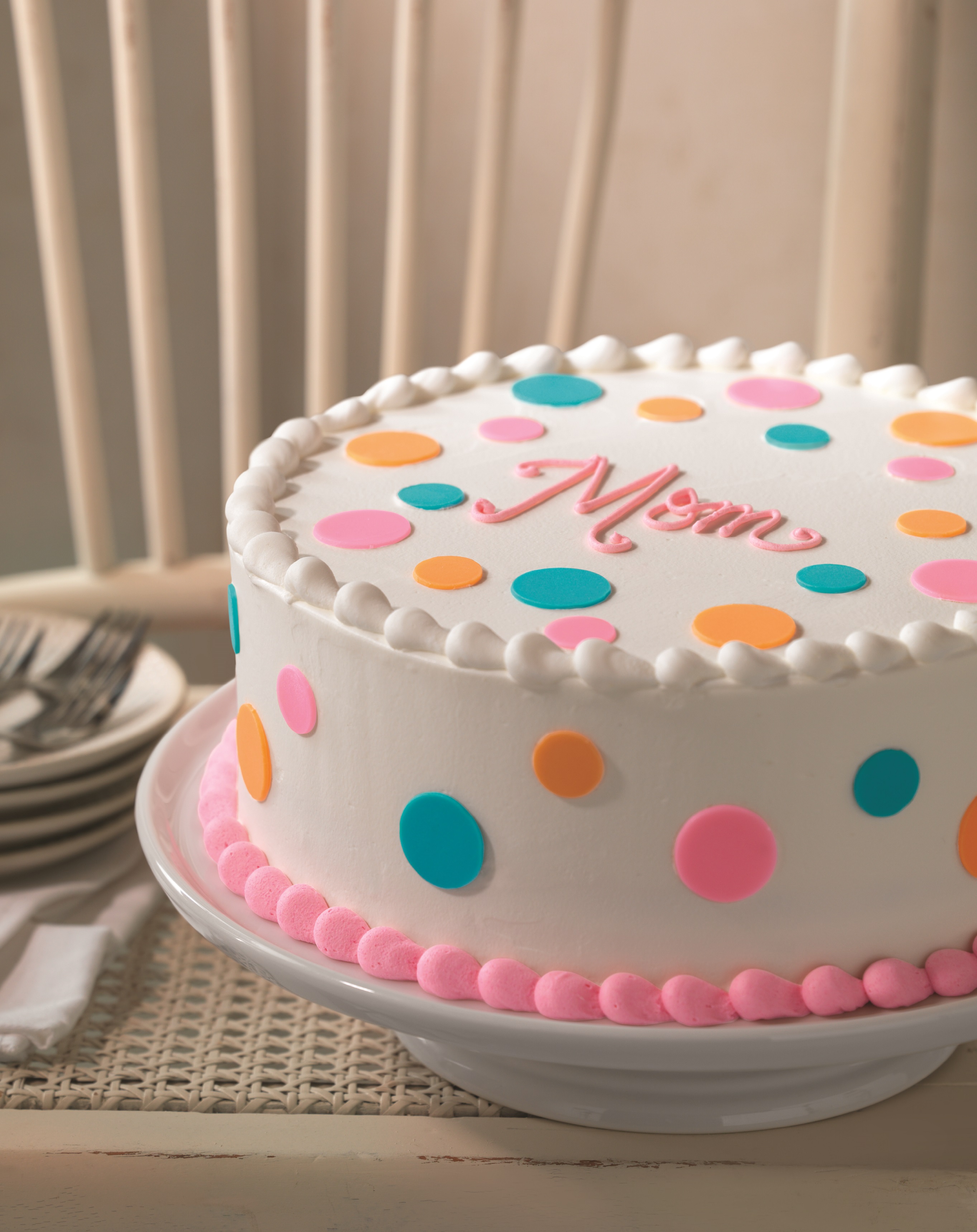 BaskinRobbins Celebrates Moms Nationwide with New Polka Dot Cake and