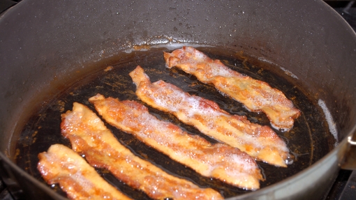 Bacon frying (2)